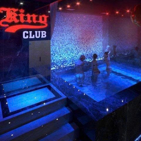 Phòng pool party tại Massage EVA 225 Hoàng Cầu